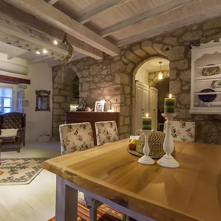 Yukari Sokak Special Category Pensiune