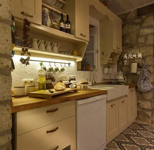 Yukari Sokak Special Category Konukevi *